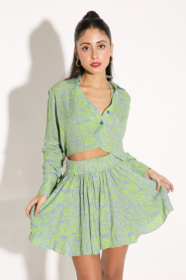 Crinkle Little Star - Flared Shorts-Shorts - Monokrom