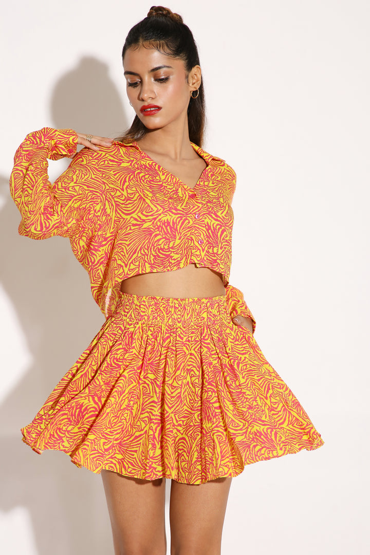 Crinkle Little Star - Flared Shorts-Shorts - Monokrom