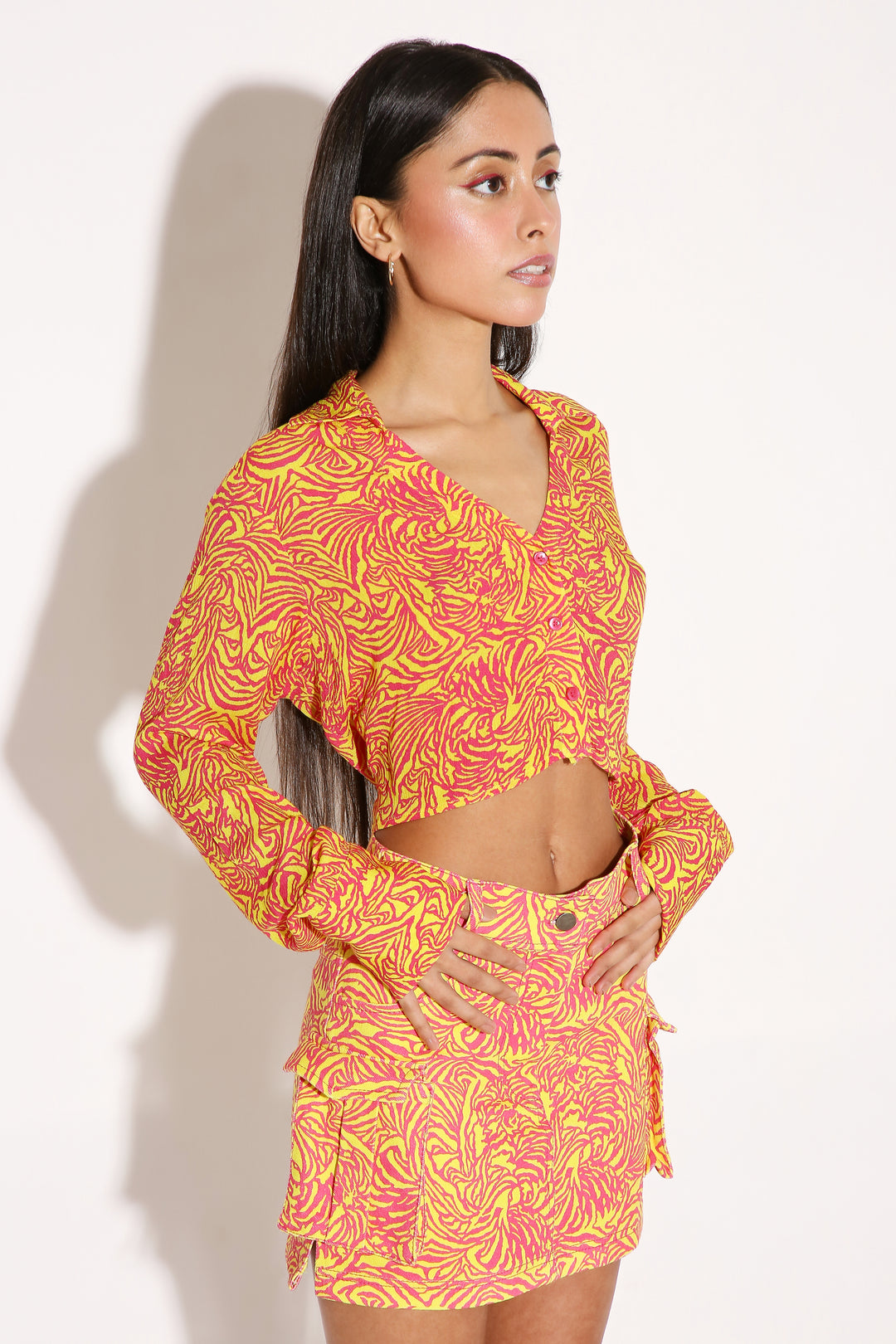 Crop It Like It's Hot - Crop Shirt-Crop Top - Monokrom