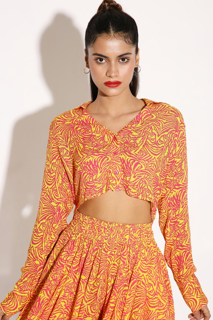 Crop It Like It's Hot - Crop Shirt-Crop Top - Monokrom