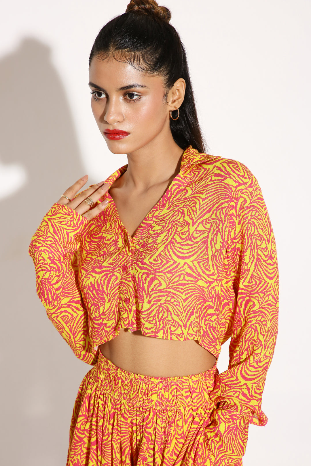 Crop It Like It's Hot - Crop Shirt-Crop Top - Monokrom