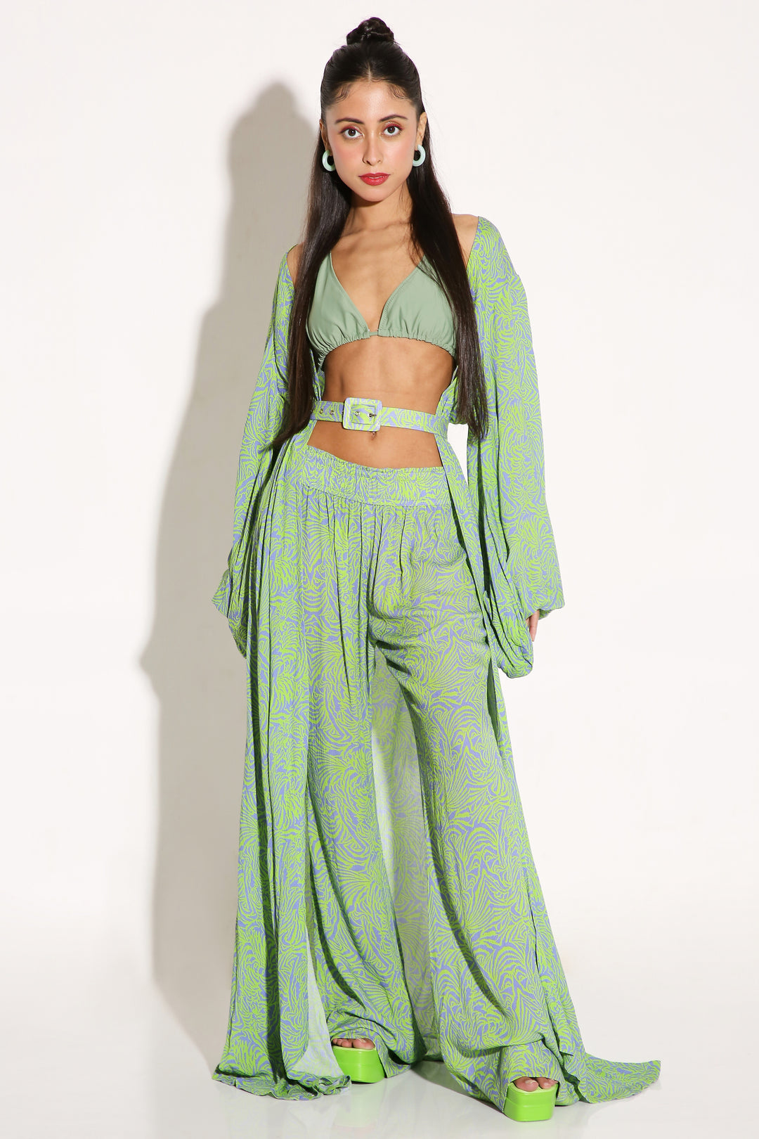 Main Character - Cape Overlay-Kaftan - Monokrom