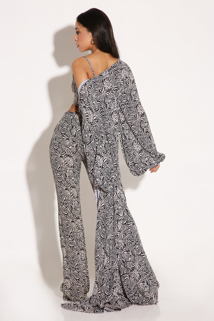 Main Character - Cape Overlay-Kaftan - Monokrom