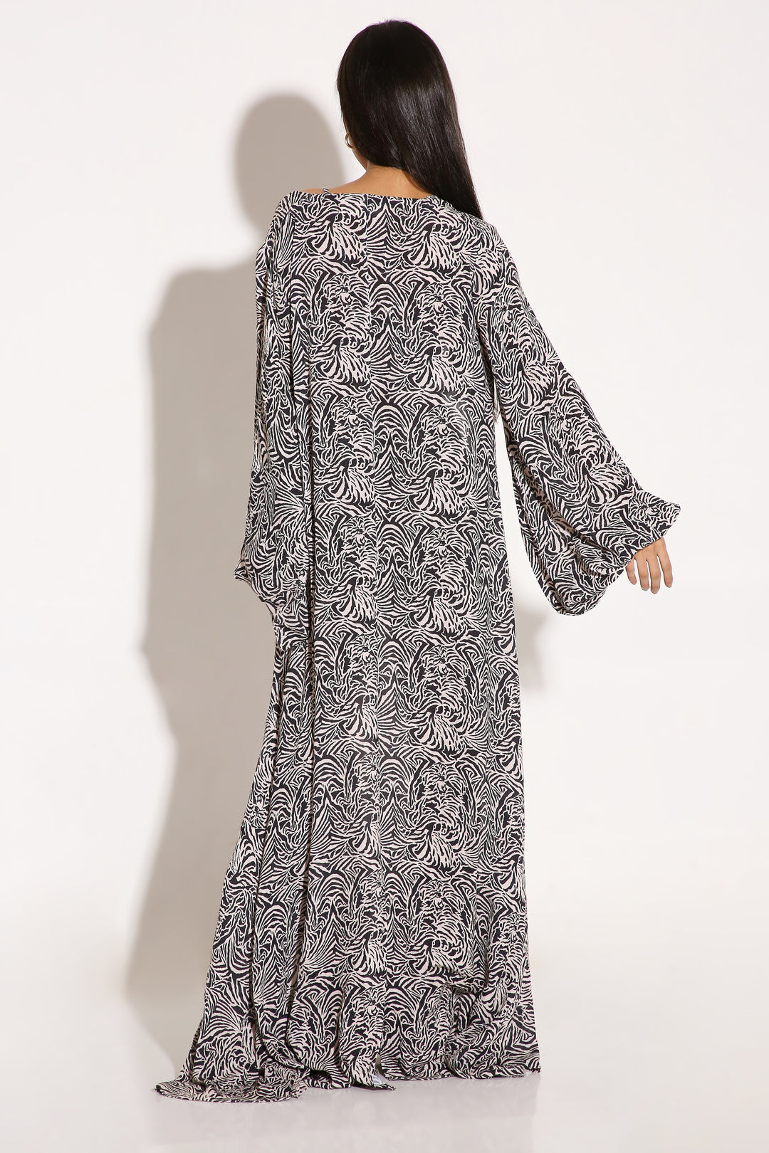 Main Character - Cape Overlay-Kaftan - Monokrom
