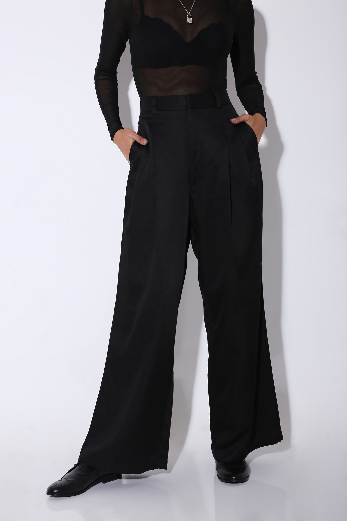 Legs for Days - Wide Legged Pants - Solid-trousers - Monokrom