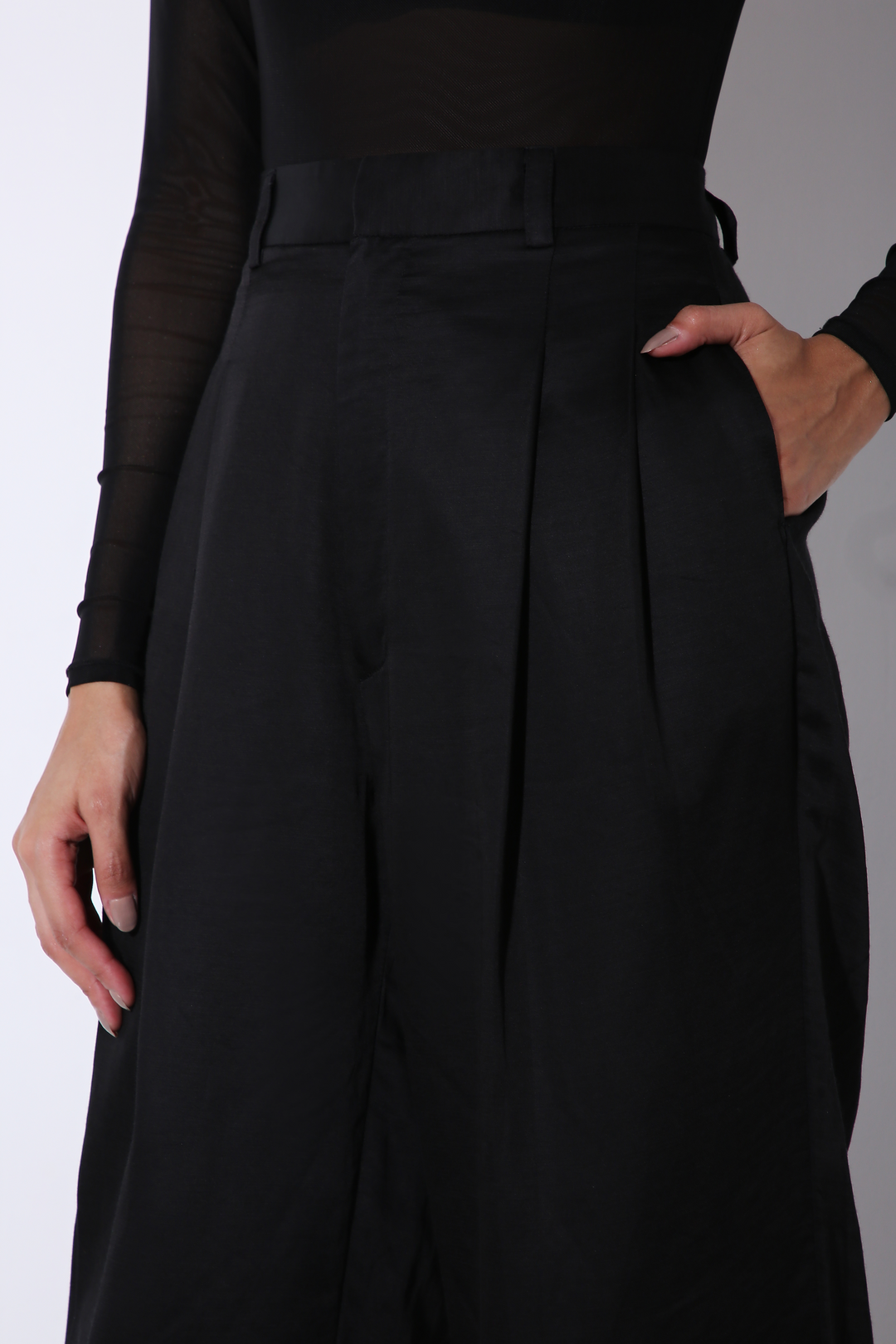 Legs for Days - Wide Legged Pants - Solid-trousers - Monokrom