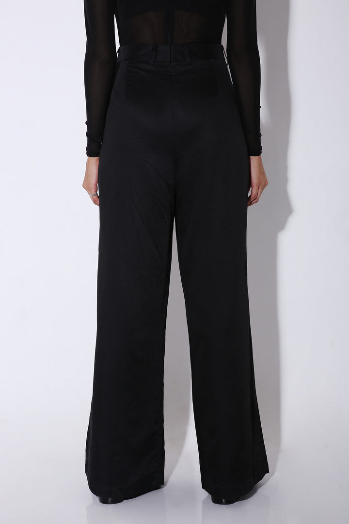 Legs for Days - Wide Legged Pants - Solid-trousers - Monokrom